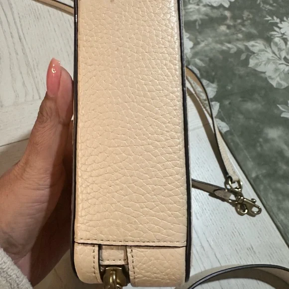 Famous Cream Leather Crossbody Bag - Picture 10 of 16